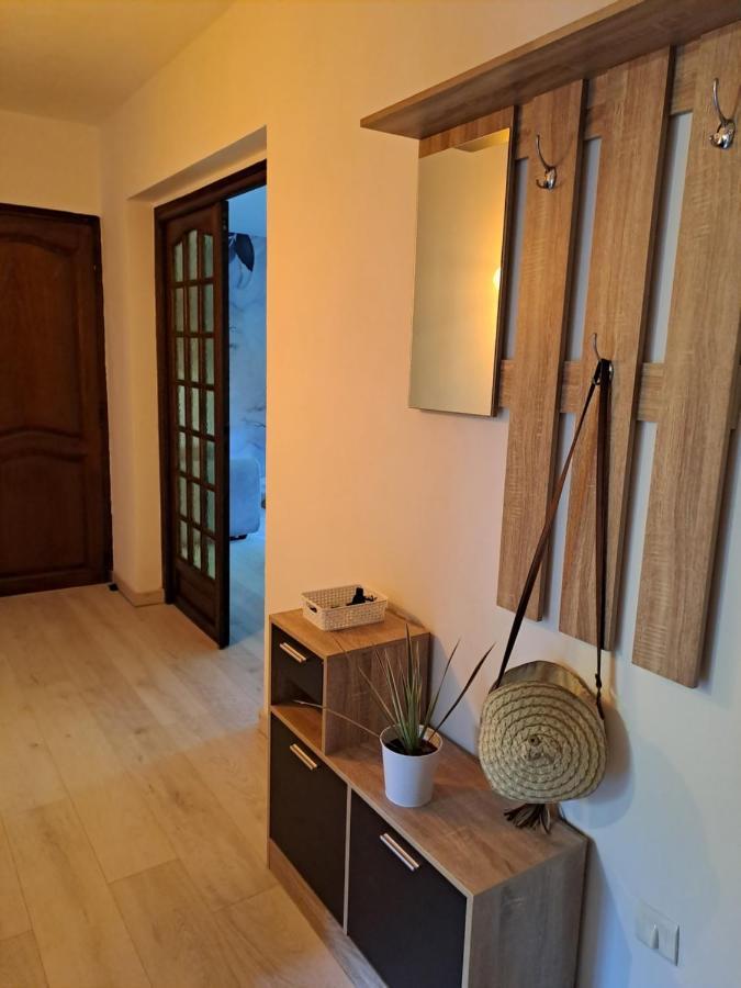 Appartamento T2 A 2Min Du Centre +Parking LʼIsle-sur-la-Sorgue Esterno foto