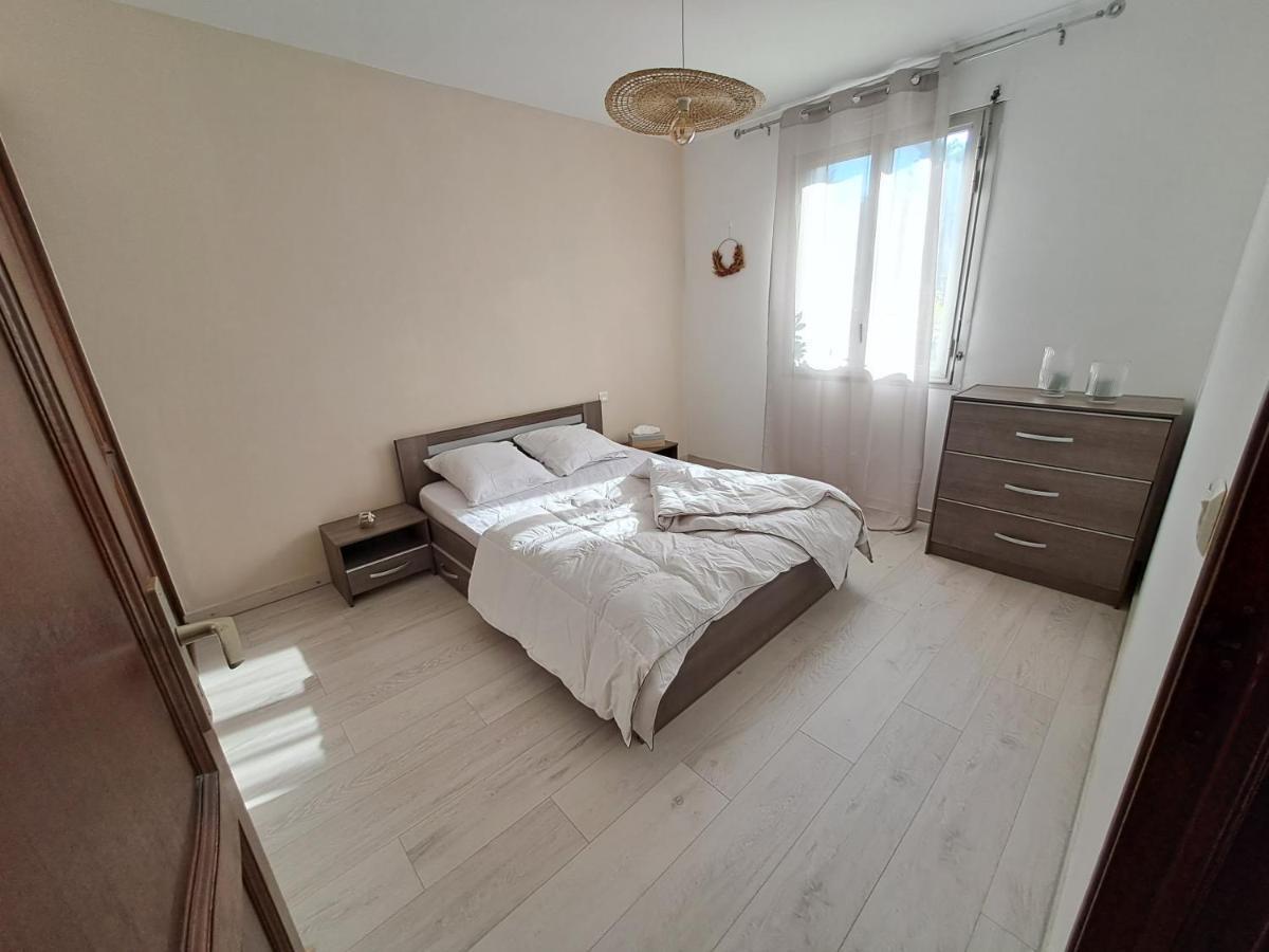 Appartamento T2 A 2Min Du Centre +Parking LʼIsle-sur-la-Sorgue Esterno foto