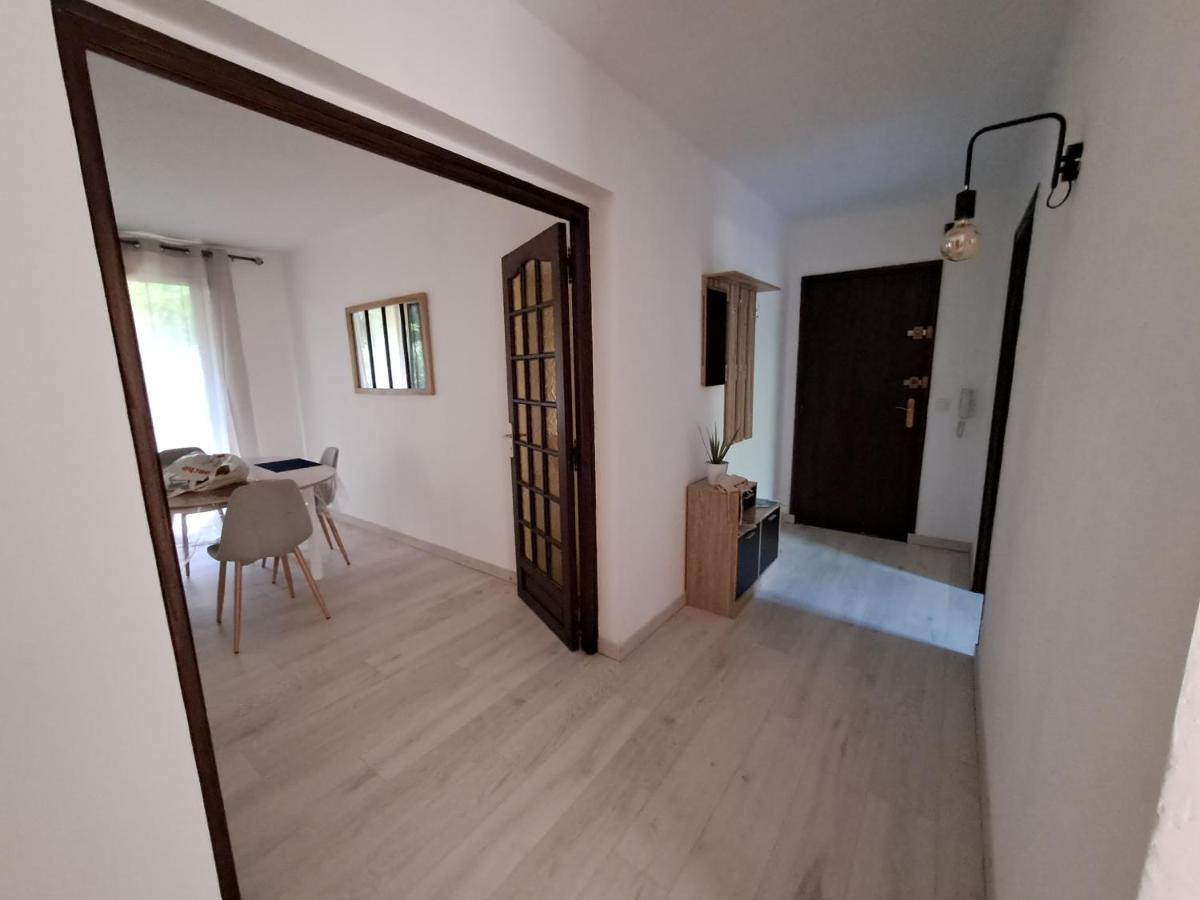 Appartamento T2 A 2Min Du Centre +Parking LʼIsle-sur-la-Sorgue Esterno foto