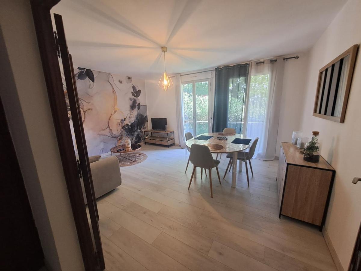 Appartamento T2 A 2Min Du Centre +Parking LʼIsle-sur-la-Sorgue Esterno foto