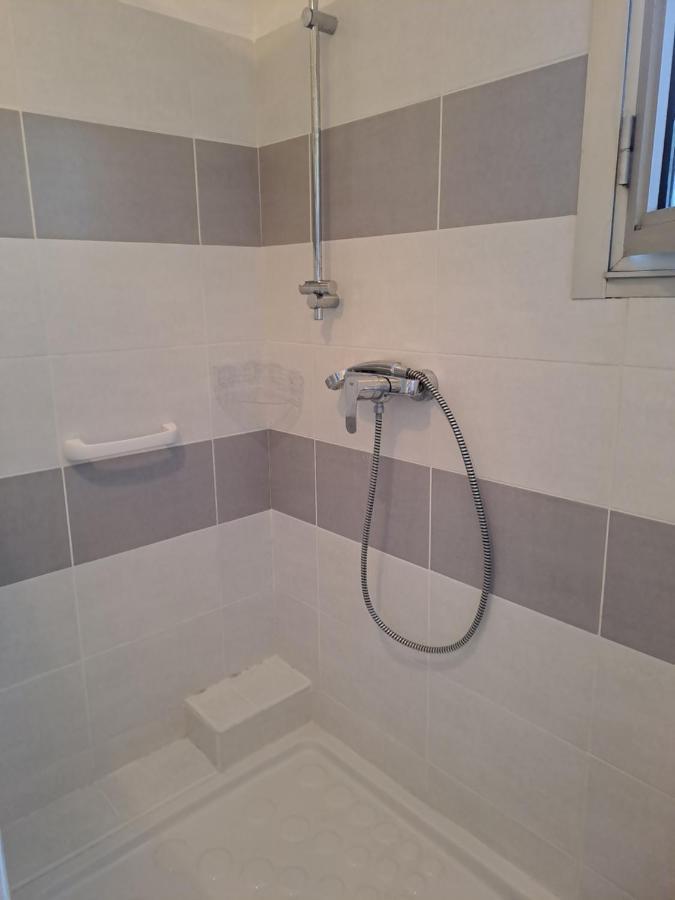 Appartamento T2 A 2Min Du Centre +Parking LʼIsle-sur-la-Sorgue Esterno foto